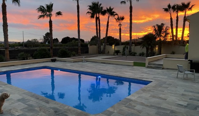 Sprzedaż - Willa - Rafal