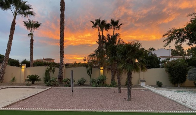 Sprzedaż - Willa - Rafal