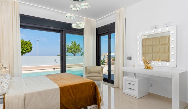 Resale - Villa - San Miguel de Salinas