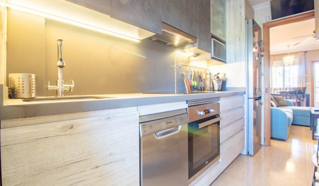 Resale - Apartment - Torrevieja - La Siesta - El Salado - Torreta