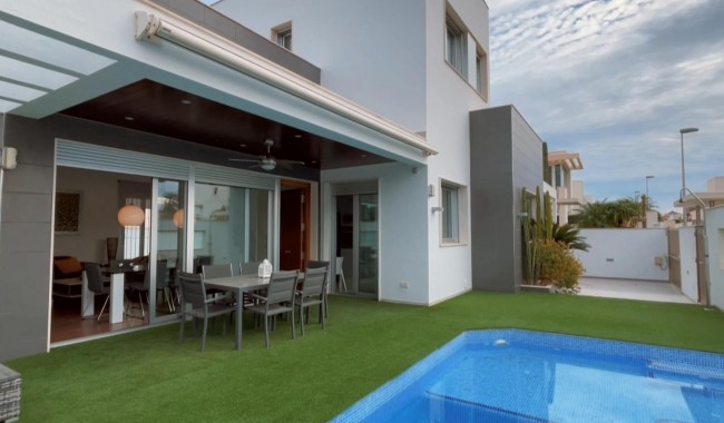 Begagnad - Villa - Orihuela Costa - Mil Palmeras