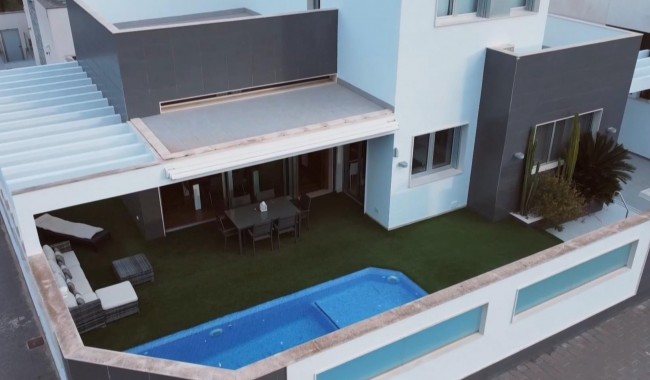 Begagnad - Villa - Orihuela Costa - Mil Palmeras