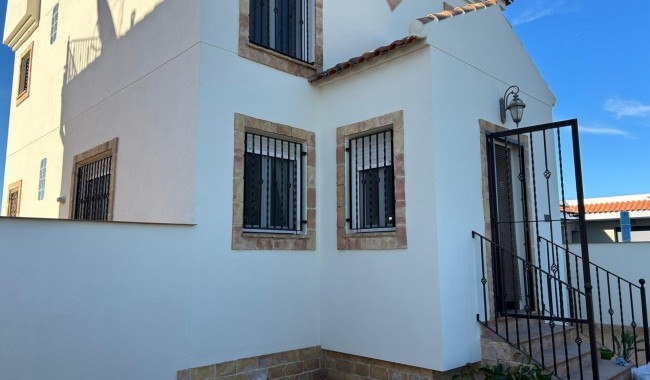 Begagnad - Villa - Daya Nueva