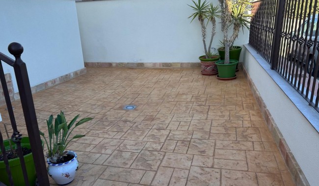 Begagnad - Villa - Daya Nueva