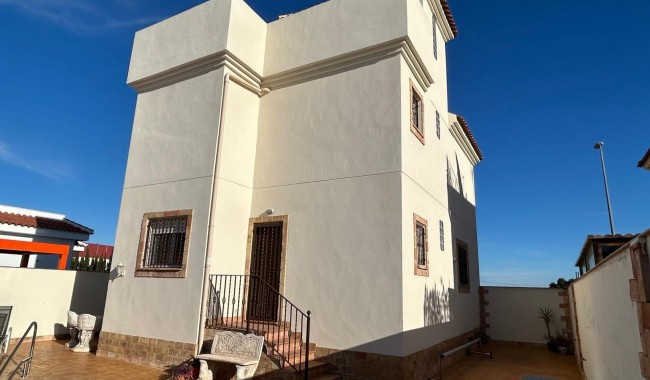 Begagnad - Villa - Daya Nueva