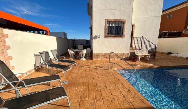 Begagnad - Villa - Daya Nueva