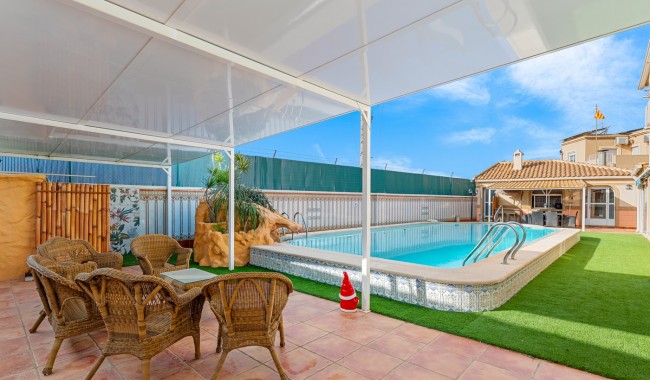 Segunda mano - Chalet - Torrevieja