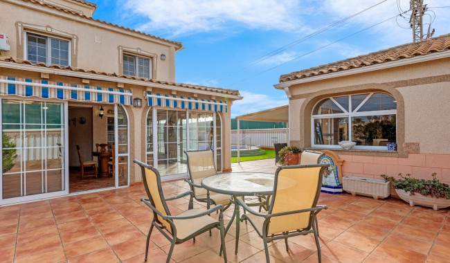 Segunda mano - Chalet - Torrevieja