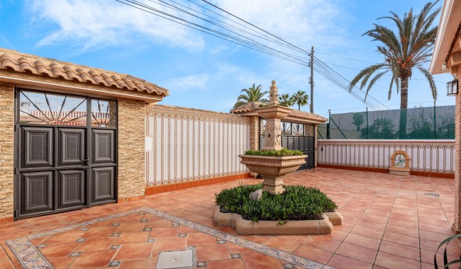 Segunda mano - Chalet - Torrevieja
