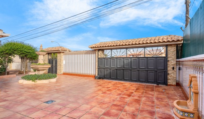 Segunda mano - Chalet - Torrevieja