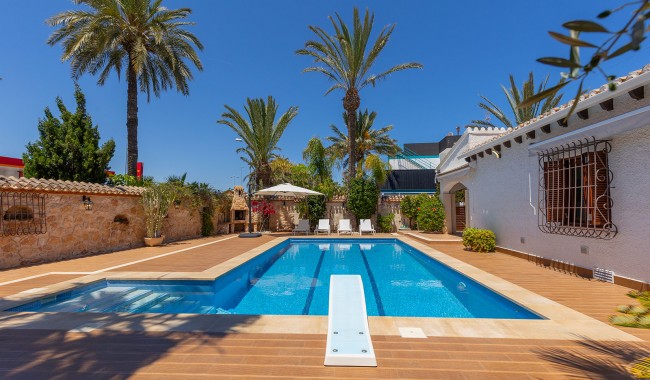 Villa - Resale - Orihuela - Orihuela Costa