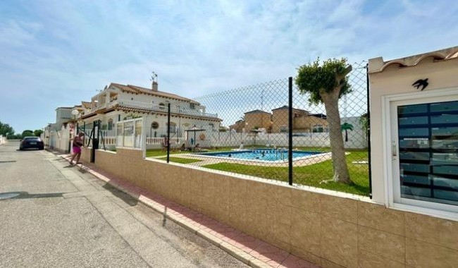 Segunda mano - Adosado - Orihuela - Urbanización Perla del Mar