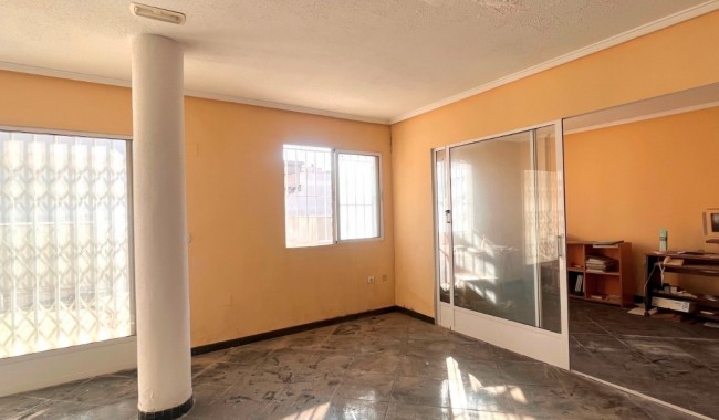 Sprzedaż - Lokal biznesowy - Torrevieja - Playa del Cura