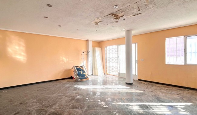 Sprzedaż - Lokal biznesowy - Torrevieja - Playa del Cura