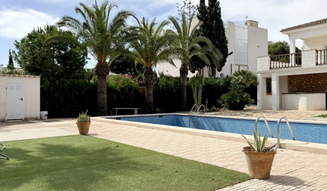 Brukt - Villa - Orihuela Costa - La Zenia