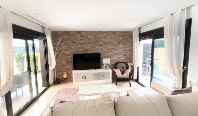 Resale - Villa - Benijófar