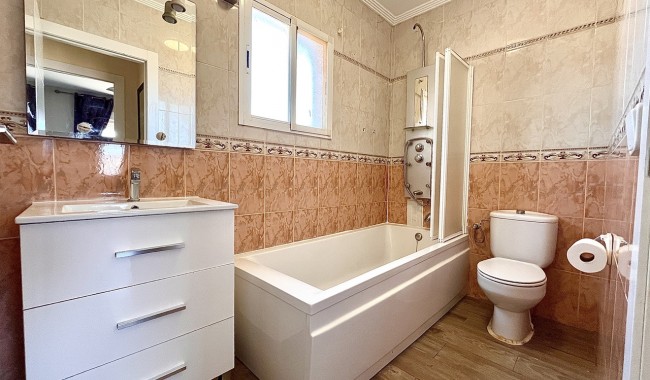 Segunda mano - Villa - San Miguel de Salinas