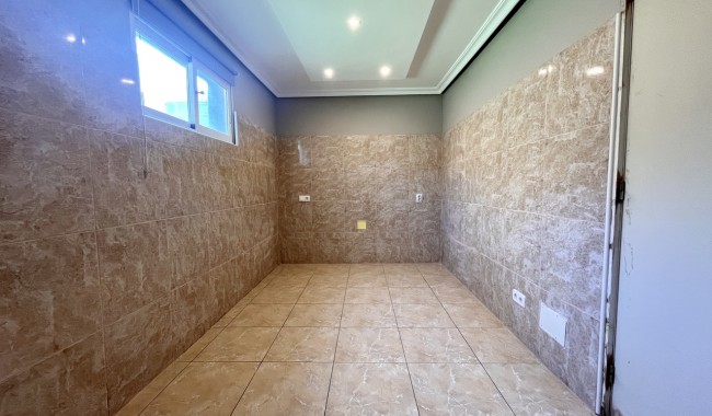 Segunda mano - Villa - San Miguel de Salinas