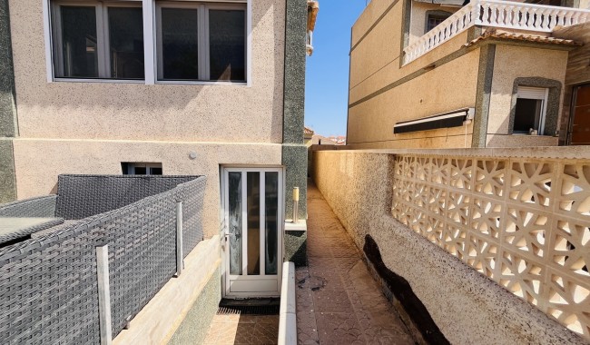 Segunda mano - Villa - San Miguel de Salinas