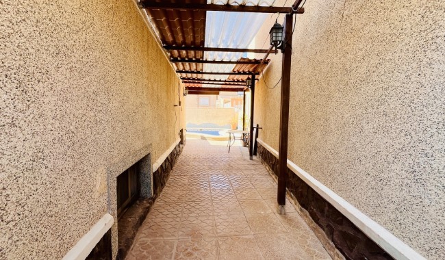 Segunda mano - Villa - San Miguel de Salinas