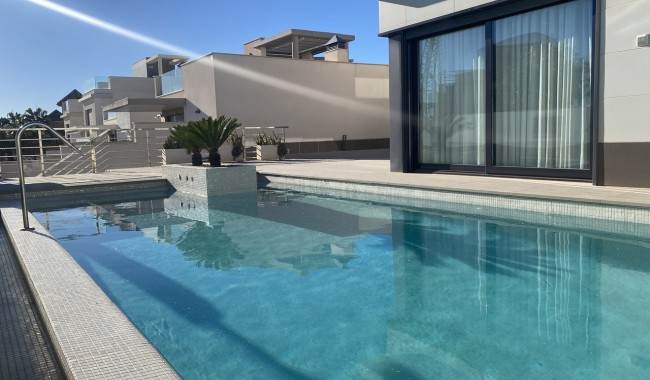 Resale - Villa - San Miguel de Salinas