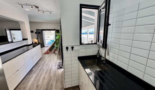 Sprzedaż - Willa - Punta Prima