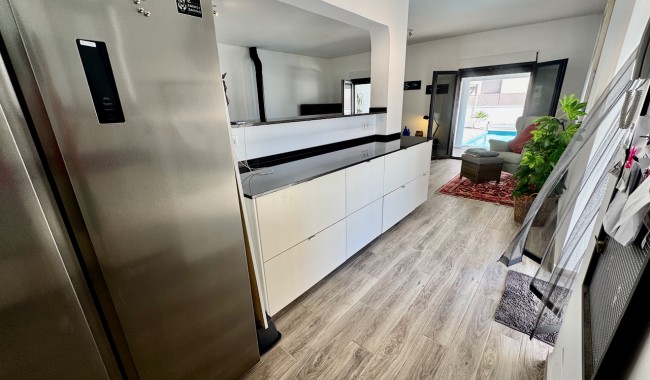 Sprzedaż - Willa - Punta Prima