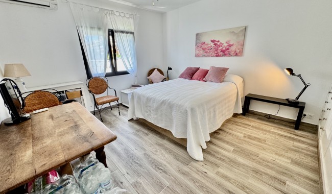 Sprzedaż - Willa - Punta Prima