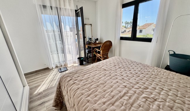 Sprzedaż - Willa - Punta Prima