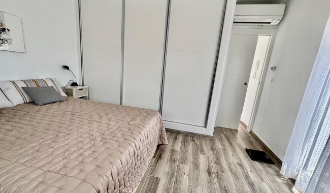 Sprzedaż - Willa - Punta Prima