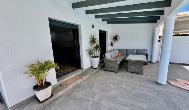 Sprzedaż - Willa - Punta Prima