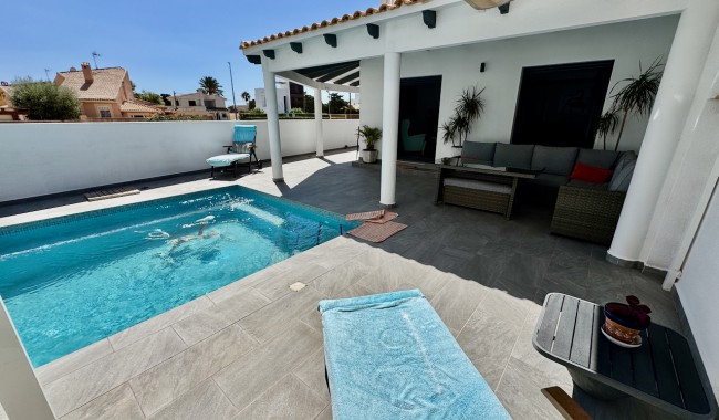 Sprzedaż - Willa - Punta Prima