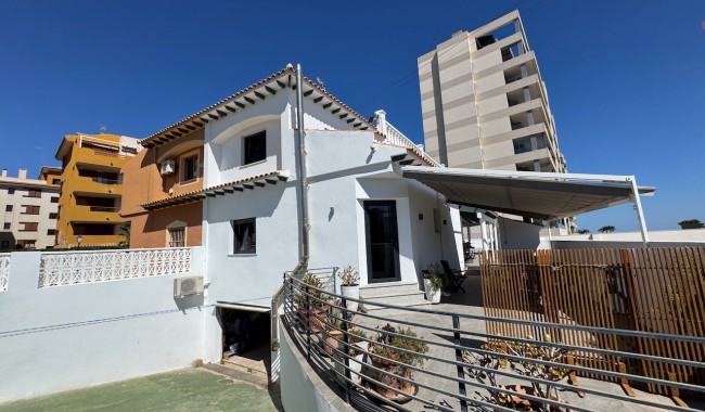 Sprzedaż - Willa - Punta Prima