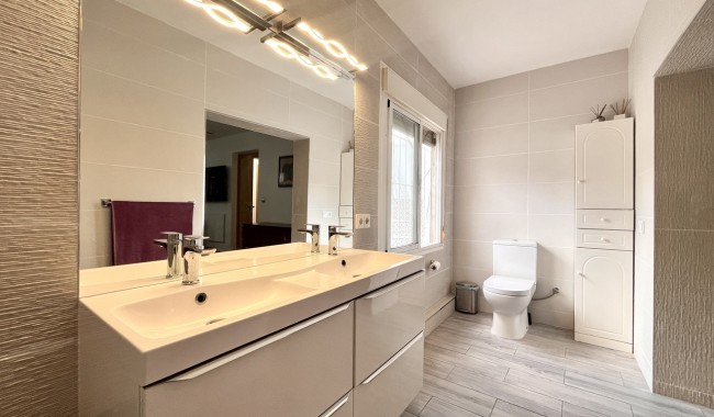 Resale - Villa - Pinar de Campoverde