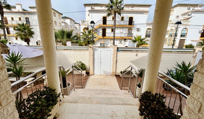 Segunda mano - Villa - Torrevieja - La Mata