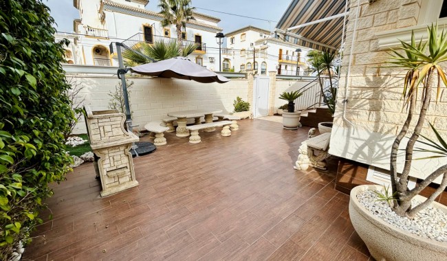 Segunda mano - Villa - Torrevieja - La Mata