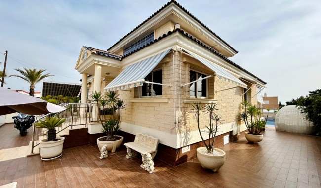 Segunda mano - Villa - Torrevieja - La Mata