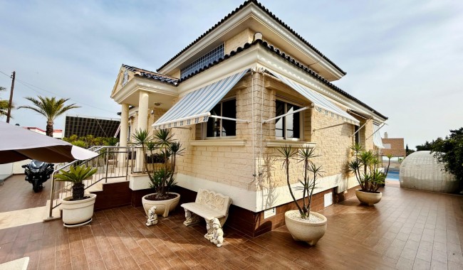 Segunda mano - Villa - Torrevieja - La Mata