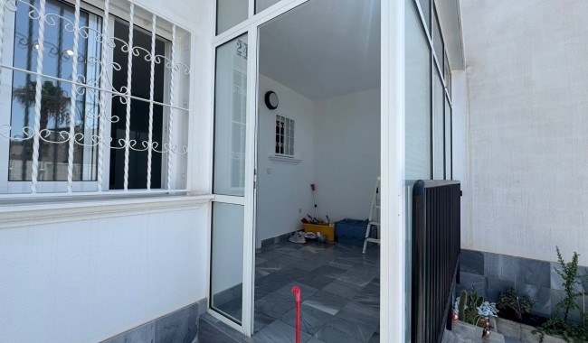 Segunda mano - Adosado - Torrevieja - Aguas Nuevas