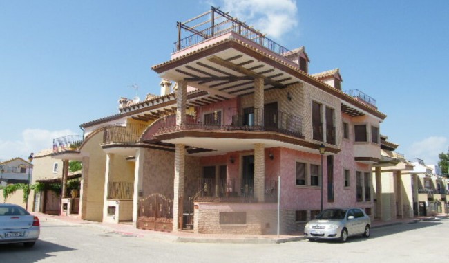 Townhouse - Resale - Daya Nueva - Daya Nueva