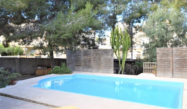 Begagnad - Villa - Orihuela - Villamartín