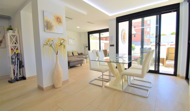 Begagnad - Villa - Orihuela - Villamartín