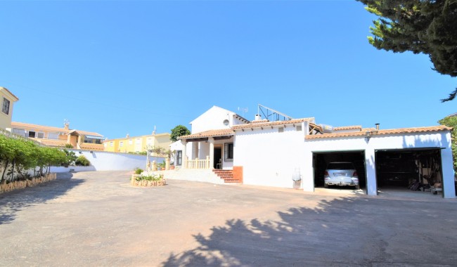 Begagnad - Villa - Orihuela - Villamartín