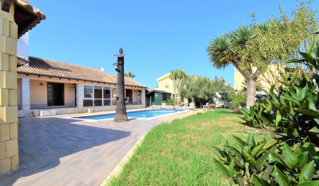 Begagnad - Villa - Orihuela - Villamartín