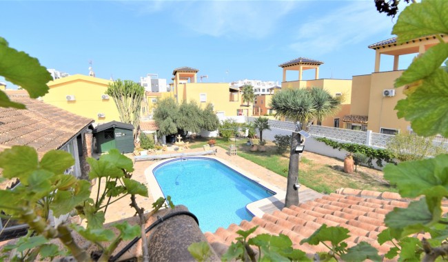 Begagnad - Villa - Orihuela - Villamartín