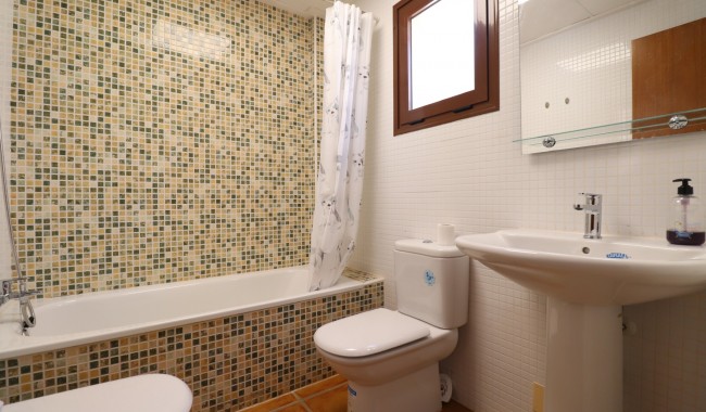 Brukt - Vertikaldelt - Algorfa - La Finca golf