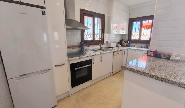 Brukt - Vertikaldelt - Algorfa