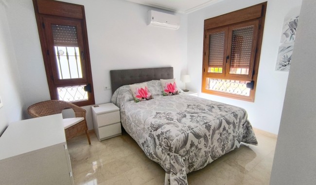 Brukt - Vertikaldelt - Algorfa