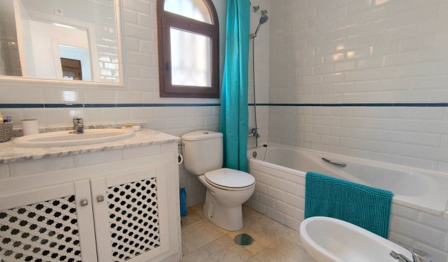 Brukt - Vertikaldelt - Algorfa