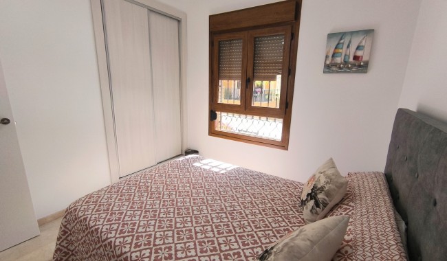 Brukt - Vertikaldelt - Algorfa